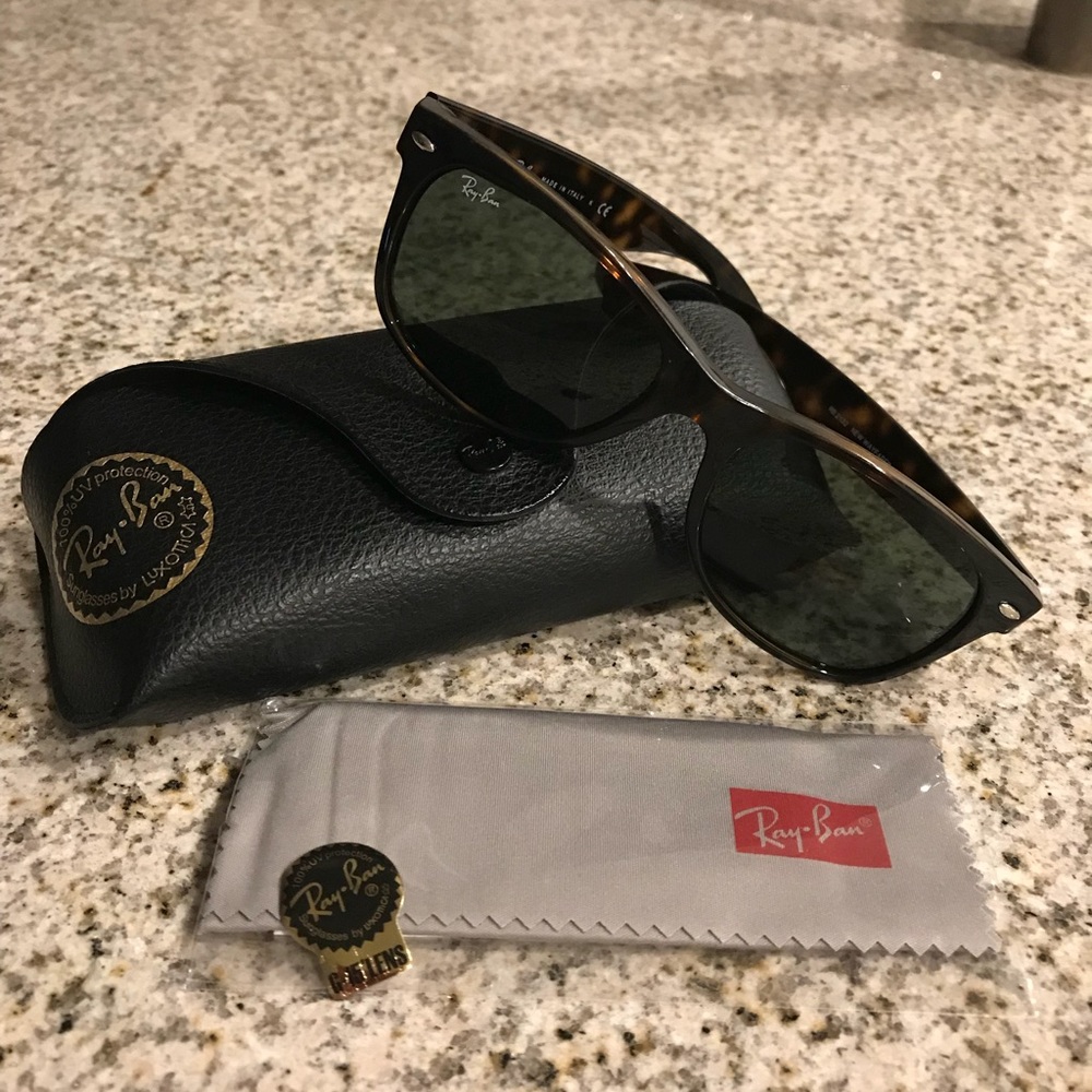 Ray Ban RB 2132 New Classic Wayfarer